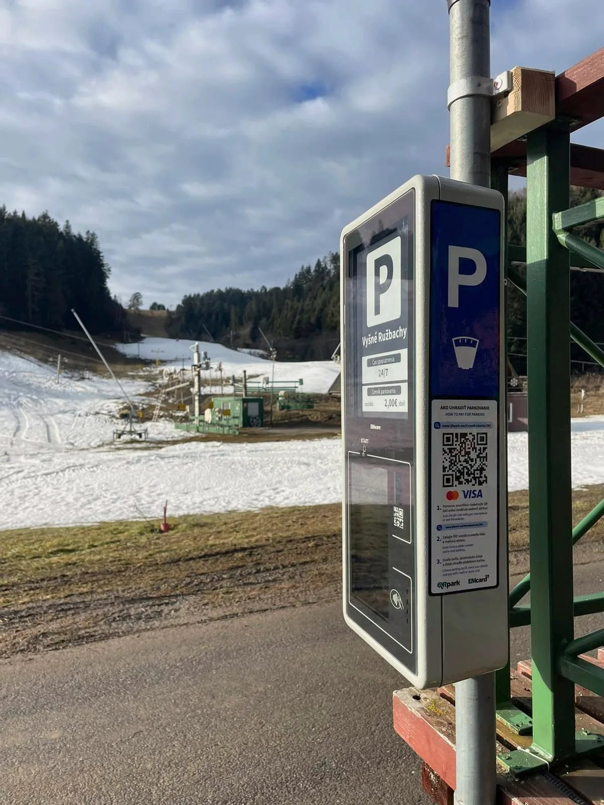 Parkovací automat pri lyžiarskom stredisku